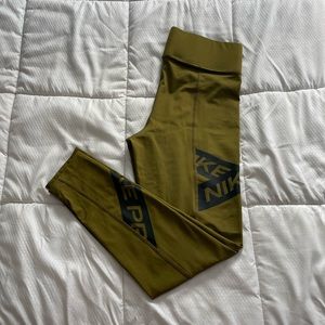 Nike Pro legging, size small